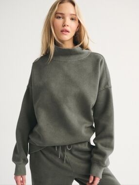 Abercrombie Sunday Funnel Neck Crew Green